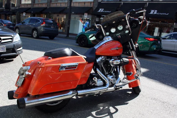 Una Motocicleta Harley Davidsson Naranja Calle Del Centro Vancouver Columbia — Foto de Stock