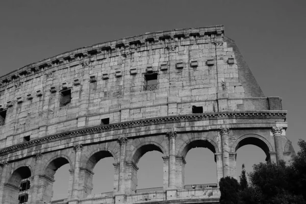 Nahaufnahme Eines Teils Der Fassade Des Kolosseums Schwarz Weiß — Stockfoto
