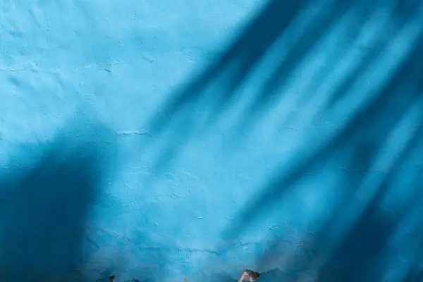 Una Superficie Pared Azul Con Sombras Para Fondos —  Fotos de Stock