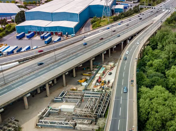 Luchtfoto Van Een Complex Knooppunt Van Autosnelwegen Met Verkeer — Stockfoto