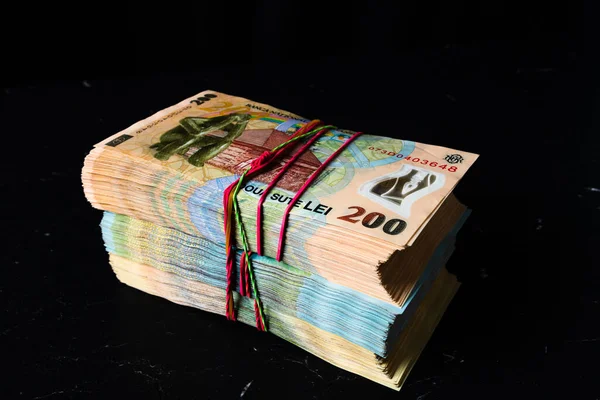 Ein Stapel Rumänisches Lei Geld Auf Schwarzem Hintergrund — Stockfoto
