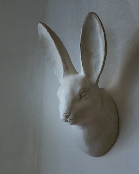 Vertical Shot Sculpture Rabbit Head White Wall — Stock Photo, Image
