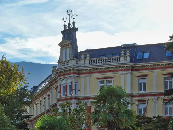 The photo was taken during a walk through Meran and shows impressions of this sophisticated town in South Tyrol