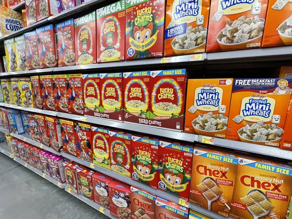 Una Tienda Comestibles Con Estantes Cereales — Foto de Stock