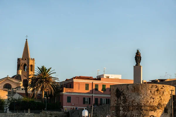 Alghero Katedrális Tornya Környező Épületek Szardínián Olaszországban — Stock Fotó