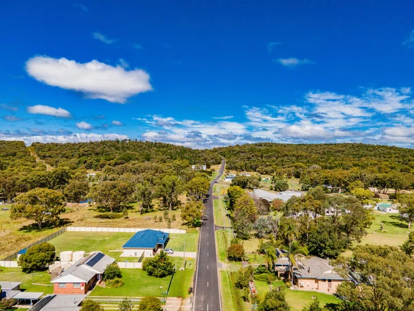 Uma Vista Aérea Das Belas Florestas Emmaville Austrália Com Edifícios — Fotografia de Stock