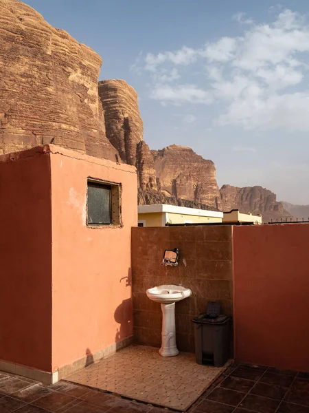 Utvändigt Badrum Bedouin Byn Wadi Rum Jordanien — Stockfoto