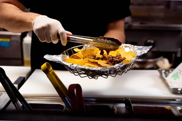Closeup Shot Chef Preparing Mexican Nachos Steak Restaurant — Stock Photo, Image