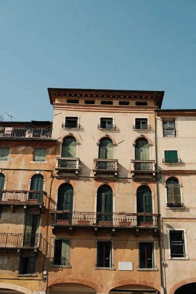 이탈리아 라파에 건물의 정면을 수직으로 — 스톡 사진