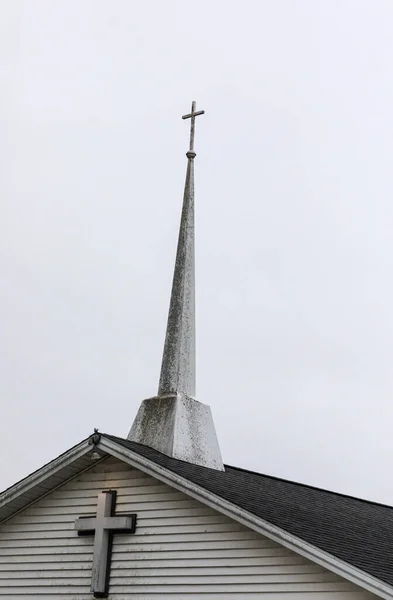 Vertical Shot Cross Church Gloomy Sky — Stock Photo, Image