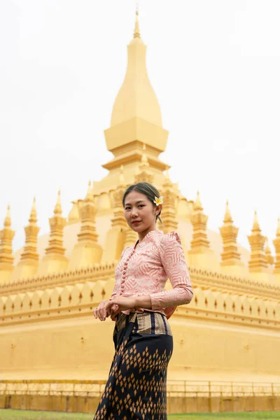 Vertical Shot Young Woman Posing Front Pha Luang Vientiane Laos — Stock Photo, Image