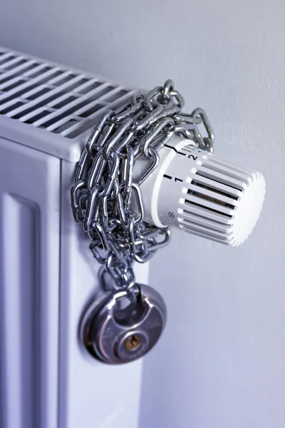 Vertical Shot Thermostat Heater Secured Chain Its Padlock — Stock Photo, Image