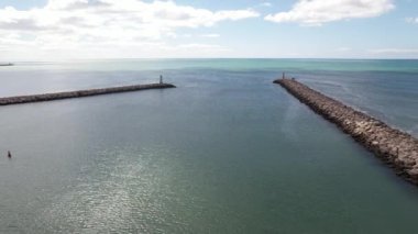 Yazın Vilamoura, Portekiz 'de deniz ve kıyı manzarası büyüleyici.