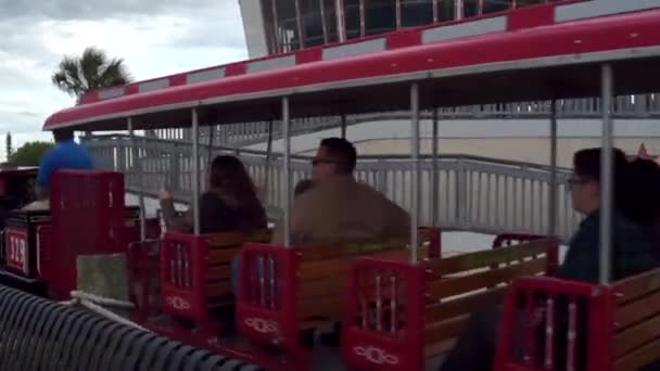 Vacker Bild Människor Rider Tåget Vid Kemah Boardwalk Seabrook Texas — Stockvideo