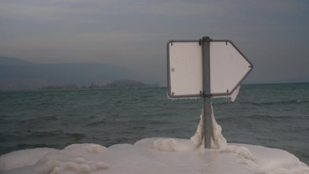 Zmrzlé Jezero Biel Chladném Zimním Počasí Nápis Jezera — Stock video
