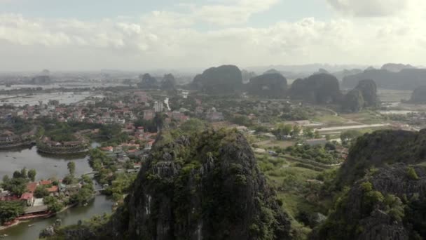 Живописный Вид Известняковые Горы Нинь Бинь Вьетнам — стоковое видео