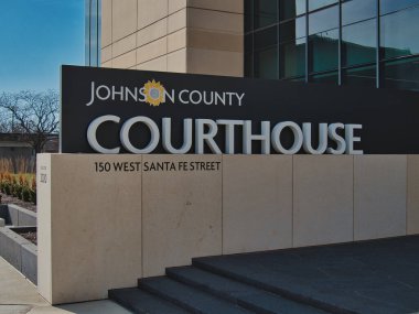 Olathe, Kansas 'taki Johnson İlçe Mahkemesi' nin girişi.
