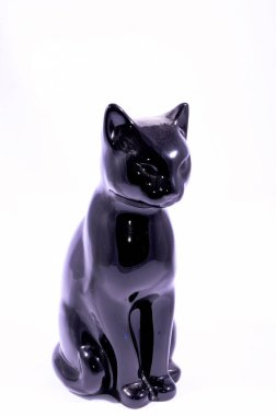 Beyaz Arkaplandaki Kil El Yapımı Kedi Heykeli