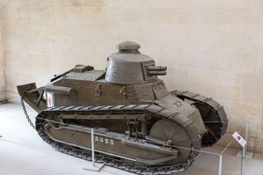 Müzedeki eski savaş tankı. Renault FT-17