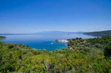 Denize bakan güzel bir manzara, Yunanistan tatilleri. Pelion Dağı, Milina Köyü, Yunanistan