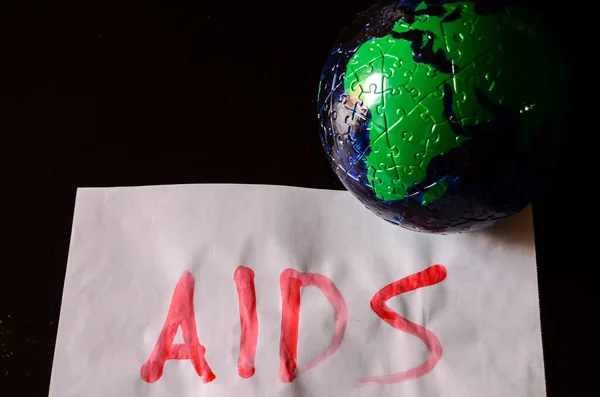 Word Aids Tekst Napisany Krwią Białej Księdze — Zdjęcie stockowe