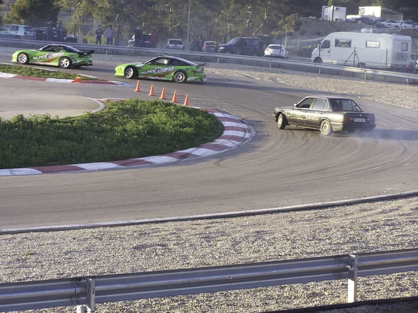 Una Impresionante Toma Tres Coches Carreras Movimiento Durante Carrera —  Fotos de Stock