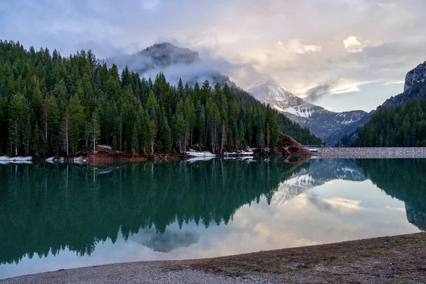 Una Hermosa Vista Lago Reflectante Bosque Con Árboles — Foto de Stock
