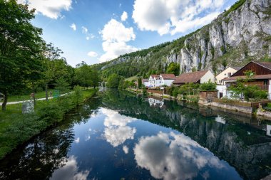 Almanya, Bavyera 'daki Essing köyünün güzel bir manzarası.