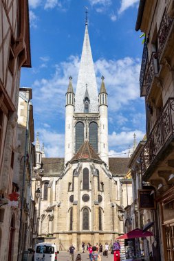Dijon, Fransa 'daki Notre Dame Ortaçağ Kilisesi' ne yakın çekim.