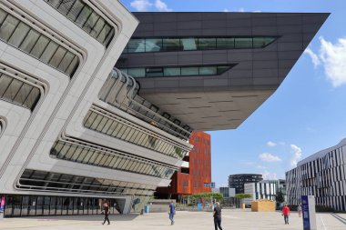 WU Viyana Ekonomi ve İş Üniversitesi 'nin modern kütüphane ve öğrenim merkezi binası, Avusturya