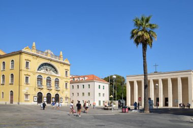 Hırvatistan 'ın antik bir kenti olan Split' in tarihi merkezinde bir meydan