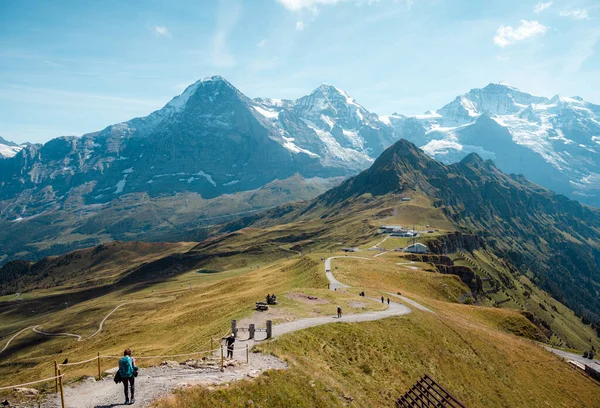 Scenic View Hikers Walking Road Mountains Alps Switzerland — Stock Photo, Image