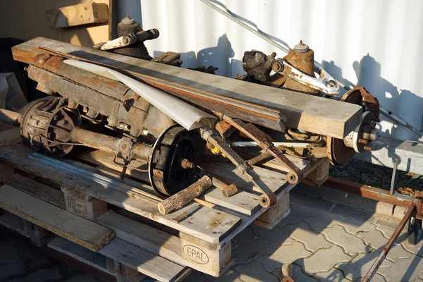 Old Rusty Spare Parts Vehicle — Stock Photo, Image