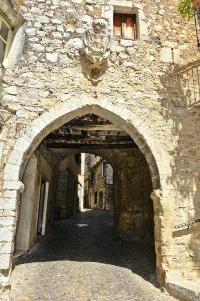 バジェコルサの建物の間の石造りの回廊 — ストック写真