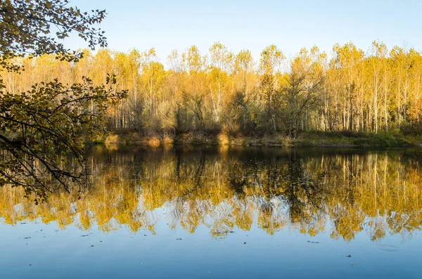 Scenci Höst Panorama Den Konstgjorda Sjön Begecka Jama Nära Staden — Stockfoto