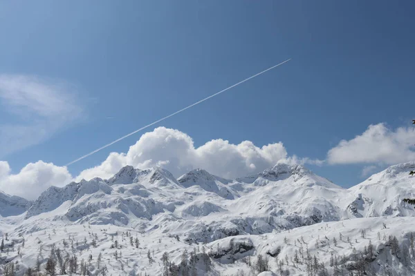 Beautiful Shot Mountainous Landscape Covered Snow — Stock Photo, Image