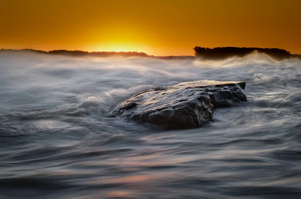 Beautiful Shot Stone Water Sunset — Stock Photo, Image