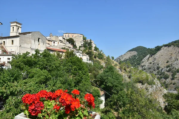 Vista Panorâmica Villalago Uma Aldeia Nas Montanhas Região Abruzzo Itália — Fotografia de Stock