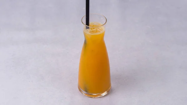 Der Orangensaft Cocktail Mit Dem Stock — Stockfoto