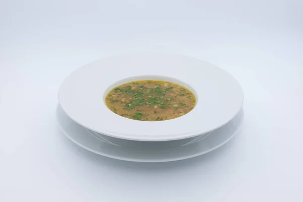 白い背景にスープのボウルのクローズアップショット — ストック写真