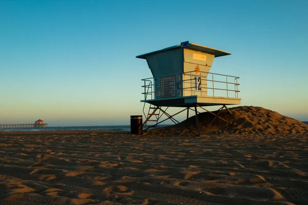 Torre Resgate Califórnia Praia Huntington Durante Amanhecer — Fotografia de Stock