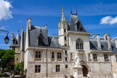 Bourges, Fransa 'da bulunan Palais Jacques Coeur adlı tarihi binanın yakın çekimi.