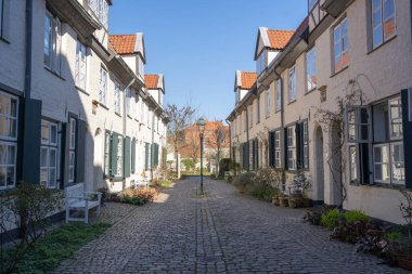 Lubeck 'teki Glandorps Hof Sarayı' na giden kaldırım taşı geçidi.