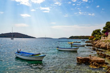 Hırvatistan 'ın Split kentinde bir adanın limanı