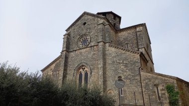 13. yüzyılın ikinci yarısında papazlar tarafından inşa edilen Santa Maria Maggiore manastırı.