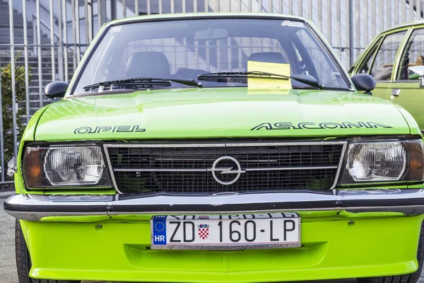 Zelený Vůz Opel Ascona Vystavený Klasické Výstavě Zadaru Chorvatsko — Stock fotografie