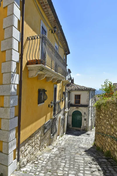 Tiro Vertical Uma Rua Típica Aldeia Santa Croce Del Sannio — Fotografia de Stock