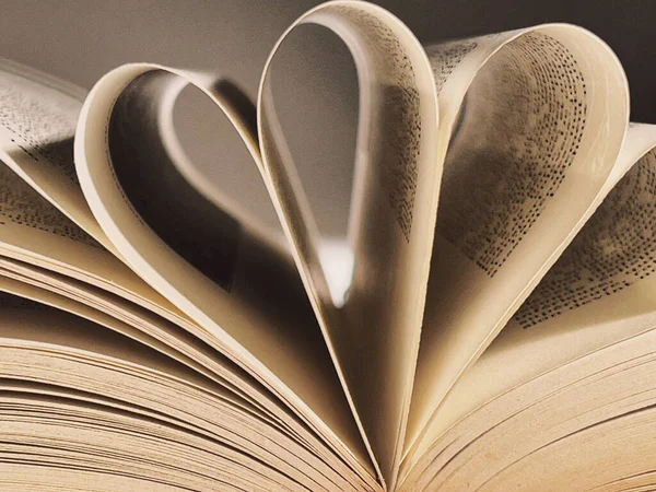 Closeup Open Book Pages Folded Heart Shape — Stock Photo, Image