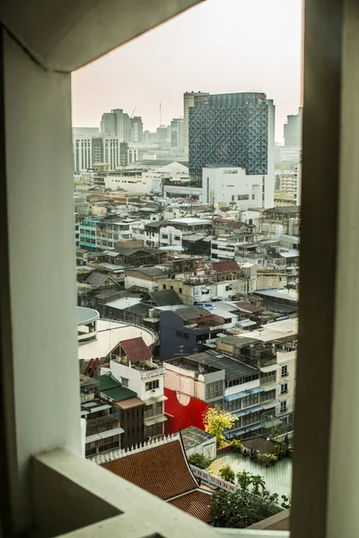 Una Vista Verticale Della Città Dalla Finestra — Foto Stock