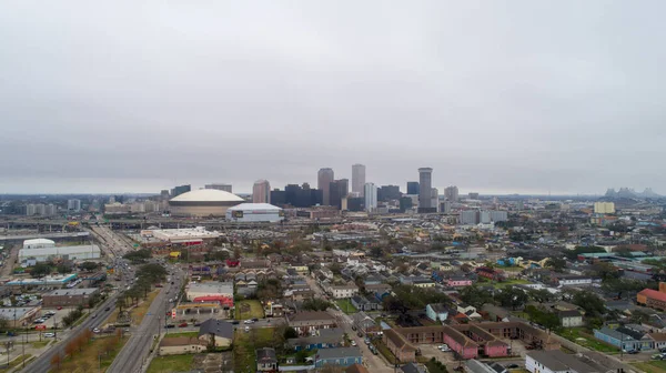 曇りの日にルイジアナ州ニューオーリンズのダウンタウンの美しい景色 — ストック写真